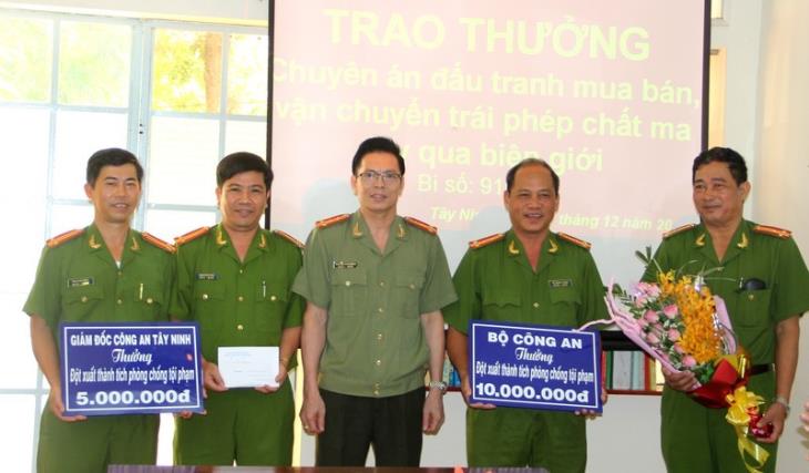 Bộ Công an thưởng 10 triệu đồng cho Phòng CSĐT tội phạm về ma tuý Công an Tây Ninh 